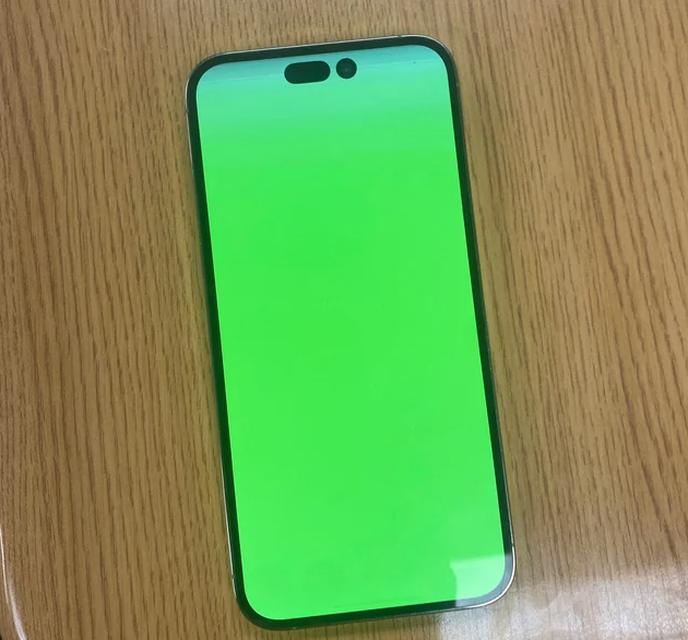 Green screen issue on iPhone 14