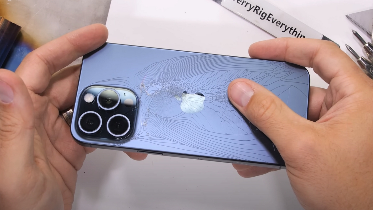 iPhone 15 Pro Max Back Glass Cracks Durability Test