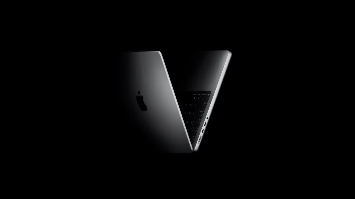 M5 MacBook Pro Creaking Hinge Issue: Customer Says Apple Store “Gaslit” Them and Refused Repair